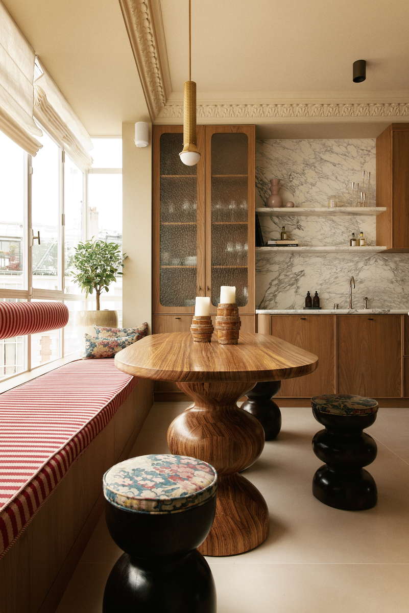 La Table Baya de Romie Objetti, sculptée par Alice Damiens en chêne teinté, en exclusivité pour Caroline Andréoni. Deux pieds sculpturaux aux volumes généreux, finition cire d'abeille.