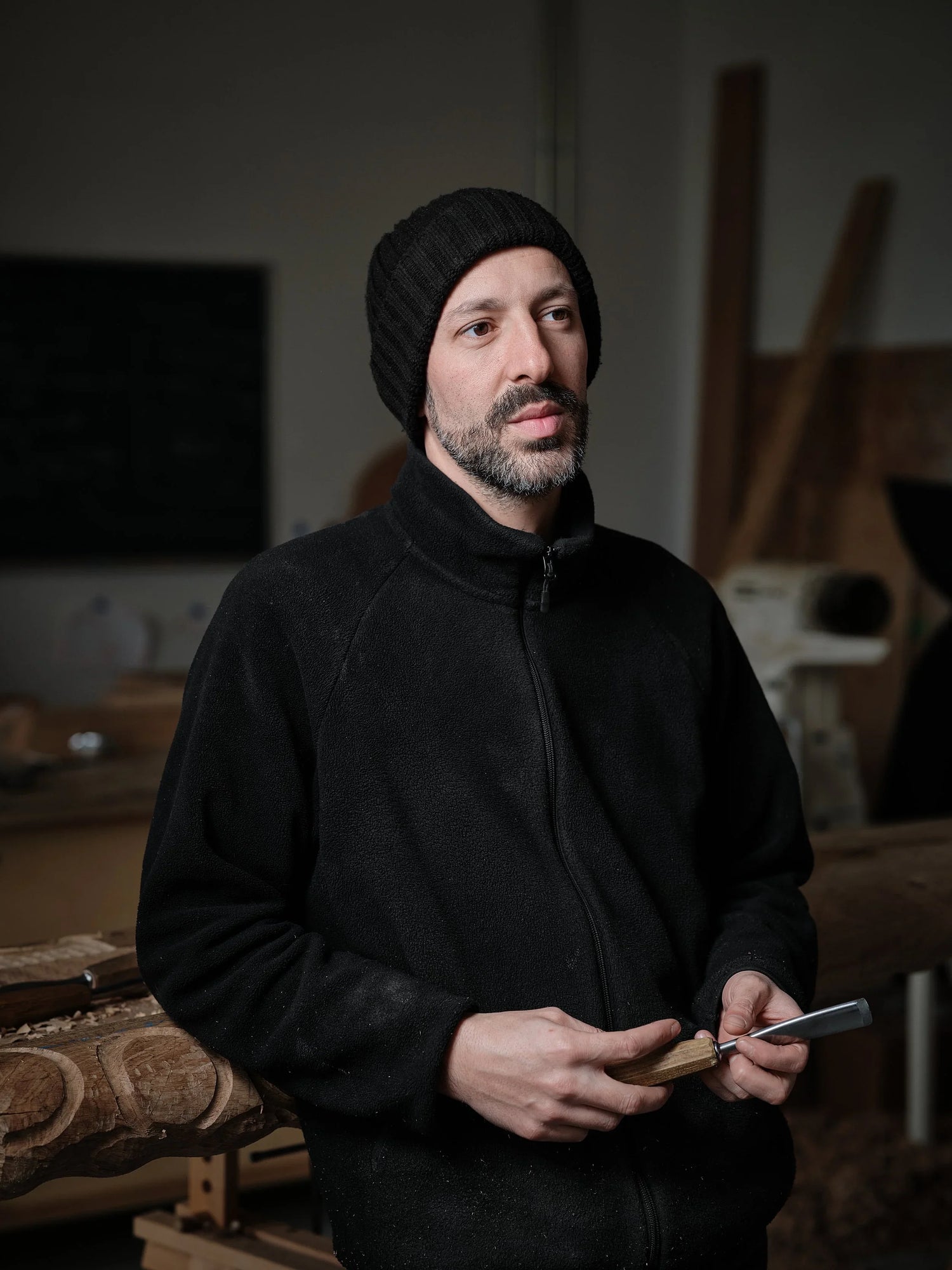 Portrait de Maxime Perrolle dans son atelier à Sèvre