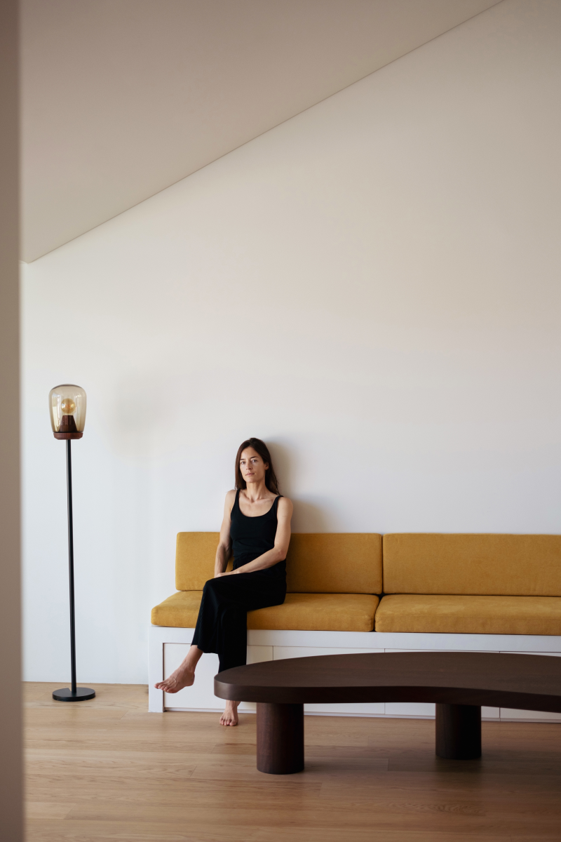 Violaine d'Harcourt est designer spécialisée dans le luminaire.