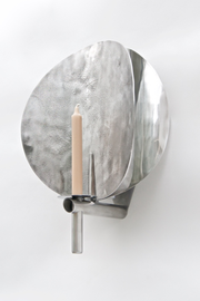 Marion Mezenge luminaire, applique sigri en aluminium brossé. Double éclairage bougie et led. 