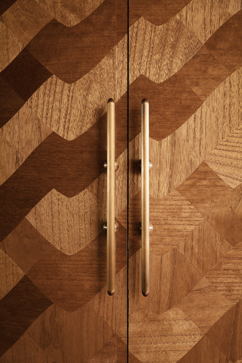 Cabinet handle 16/32 by PAP DECO, a cylindrical brass bar hand-cast at the Papliński family foundry in Poland. Available in 4 sizes and 6 finishes to suit any façade.