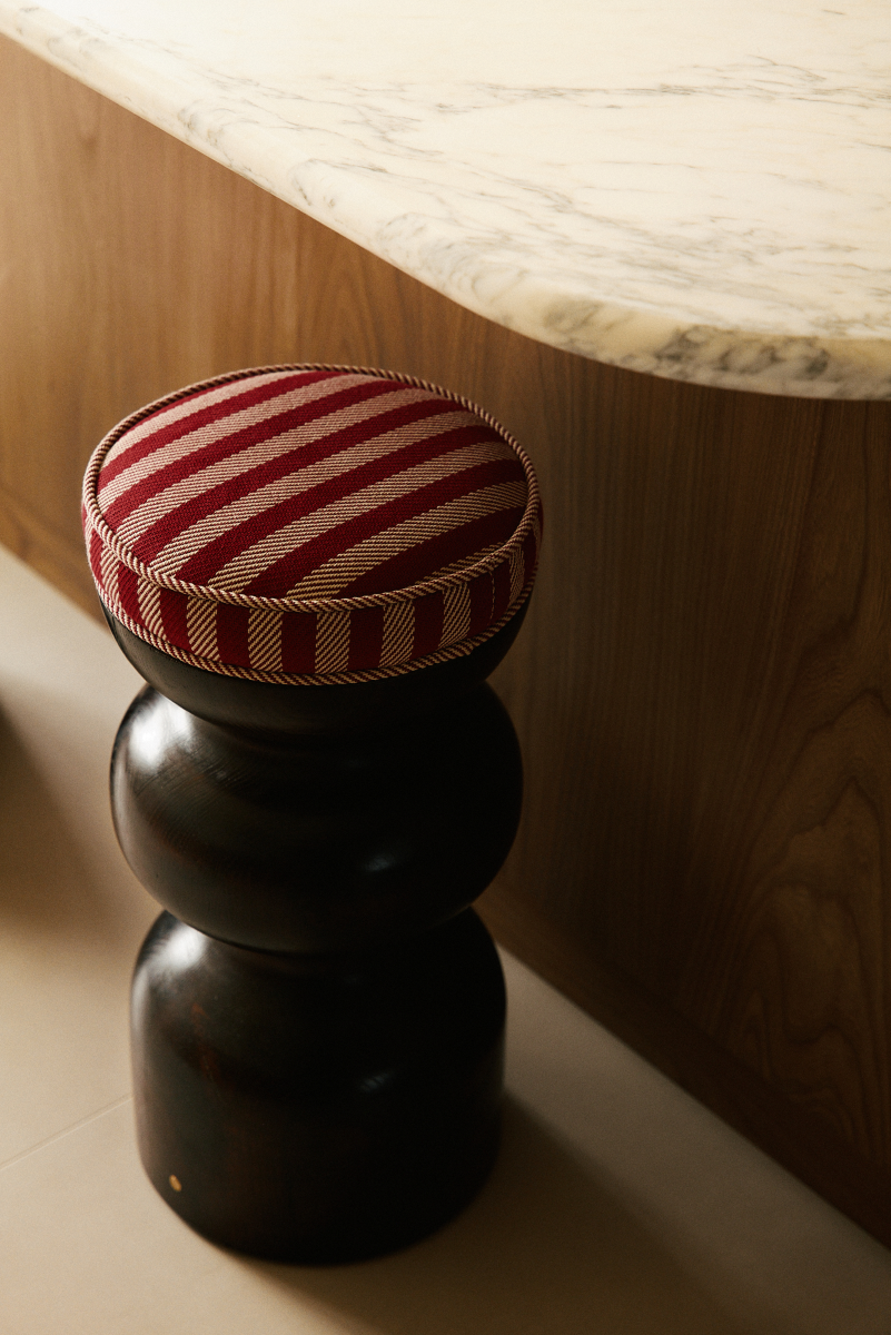 High stool Yoko by Romie Objetti, hand-sculpted by Alice Damiens in stained oak, exclusively for Caroline Andréoni. Undulating forms, beeswax finish, available in one wave or two waves.