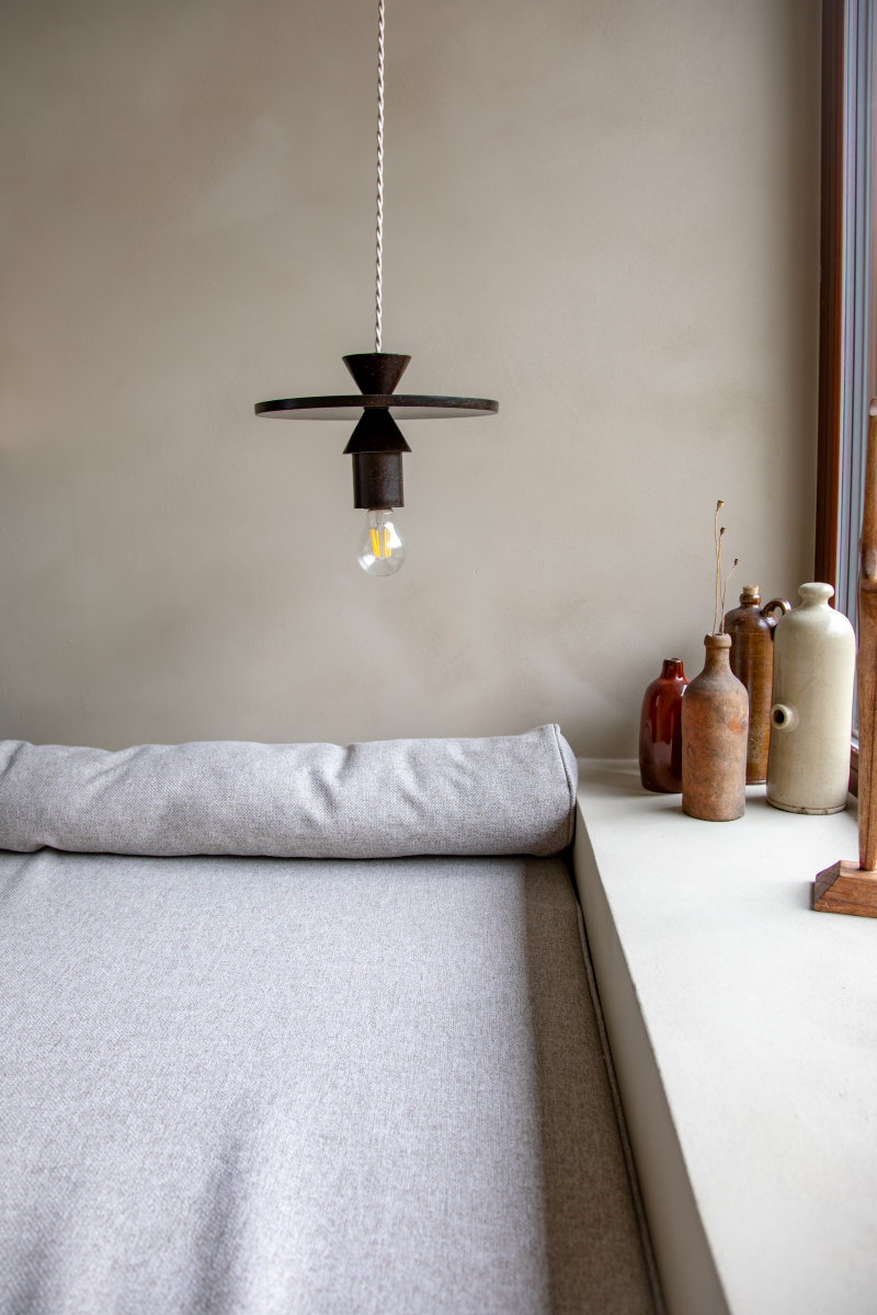 La suspension Gaia a été pensée et dessinée en interne par leur studio de création basé en Normandie. Son design épuré est conçu de façon modulable afin de vous proposer une composition presque infinie de style.

À travers cette création, nous souhaitons valoriser l’artisanat français et pousser la définition du durable jusqu’à son apogée ; vous permettant de changer de style, sans changer de luminaire. Ses modules sont fabriqués en Ile-de-France dans un atelier confectionnant la matière première.