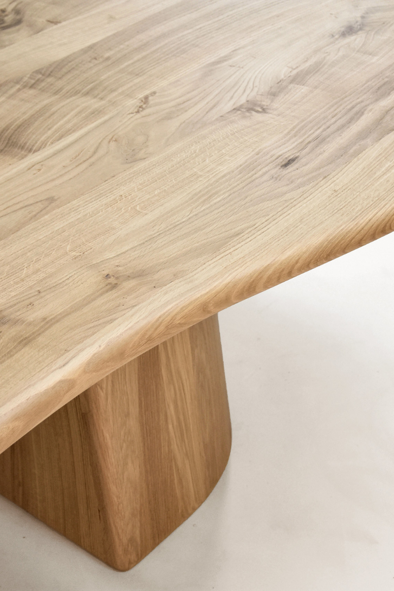 Dining table Elmer by Thomas Coup La Fronde, rounded light oak top on hand-sculpted monolithic legs. Sculptural, organic design, crafted in Lyon for 8 to 10 guests.
