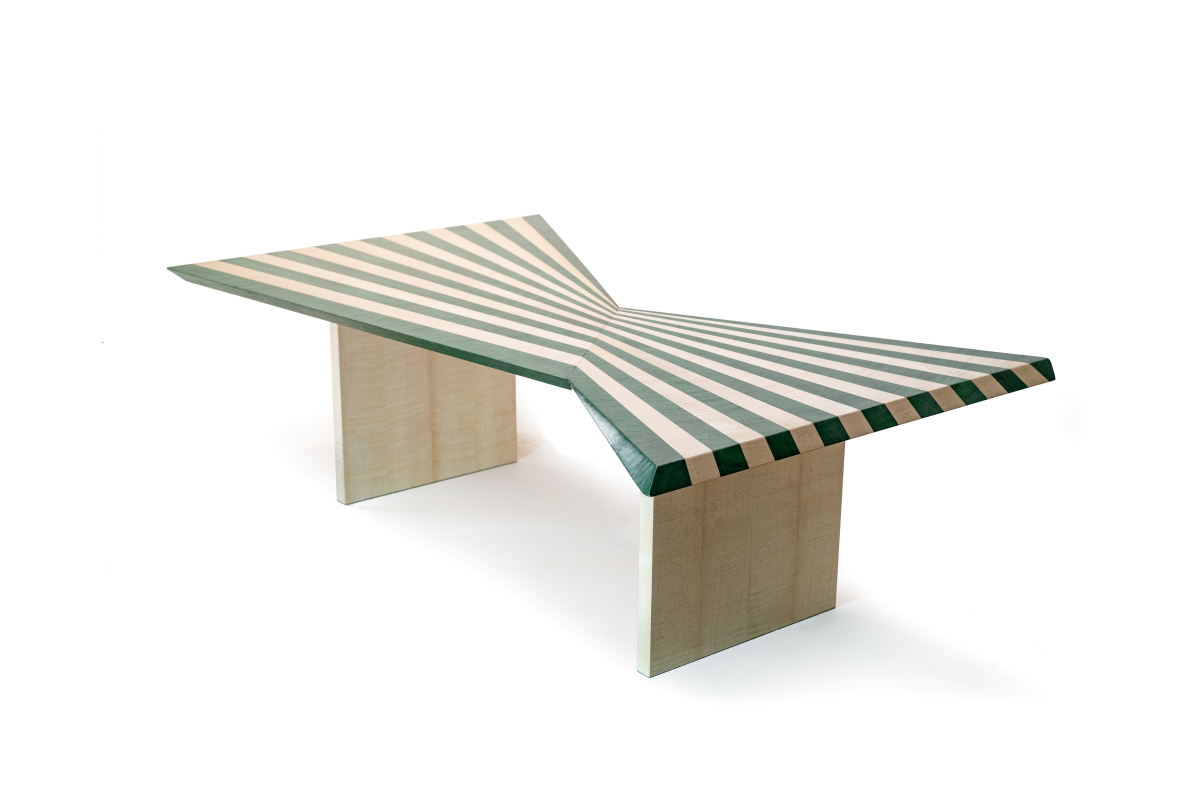 Graphique et épurée, la table OPTIQUE se démarque par le travail rigoureux de marqueterie en sycomore ondé naturel et en sycomore ondé teinté.

Elle peut être déclinée en différentes couleurs et tailles sur demande. Veuillez nous contacter par mail pour un devis.