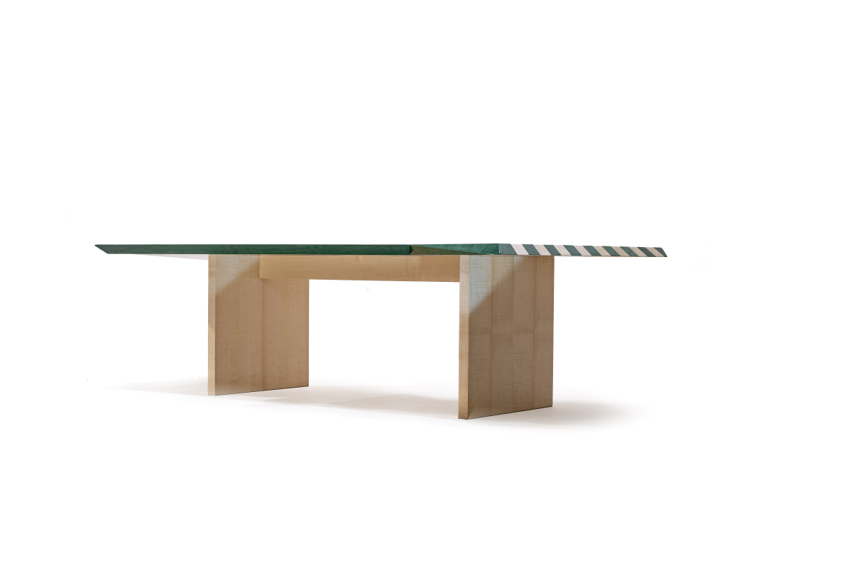 Graphique et épurée, la table OPTIQUE se démarque par le travail rigoureux de marqueterie en sycomore ondé naturel et en sycomore ondé teinté.

Elle peut être déclinée en différentes couleurs et tailles sur demande. Veuillez nous contacter par mail pour un devis.