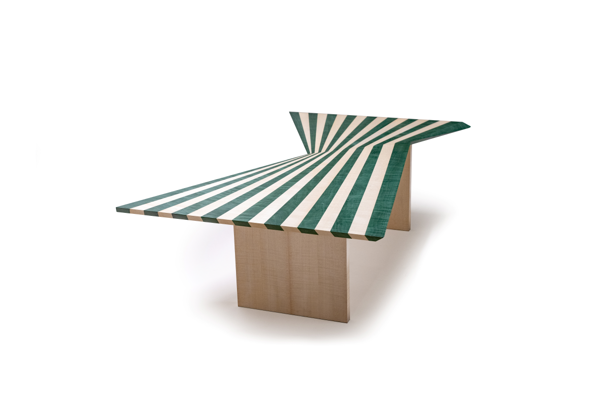 Graphique et épurée, la table OPTIQUE se démarque par le travail rigoureux de marqueterie en sycomore ondé naturel et en sycomore ondé teinté.

Elle peut être déclinée en différentes couleurs et tailles sur demande. Veuillez nous contacter par mail pour un devis.