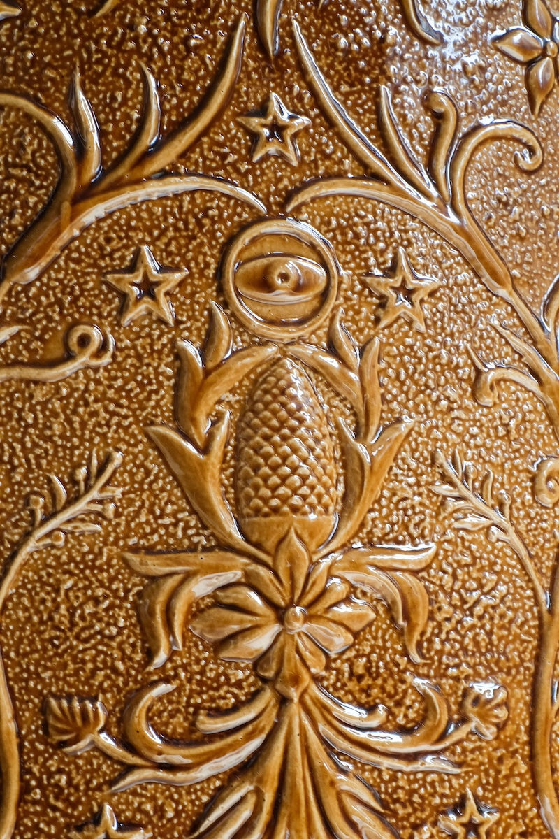 Stool Visconti by Ombre d'Or, in glazed earthenware with a Dedar fabric cushion. Its shaft engraved with alchemical frescoes draws from the Visconti-Sforza Tarot and the heritage of Cordovan leather.