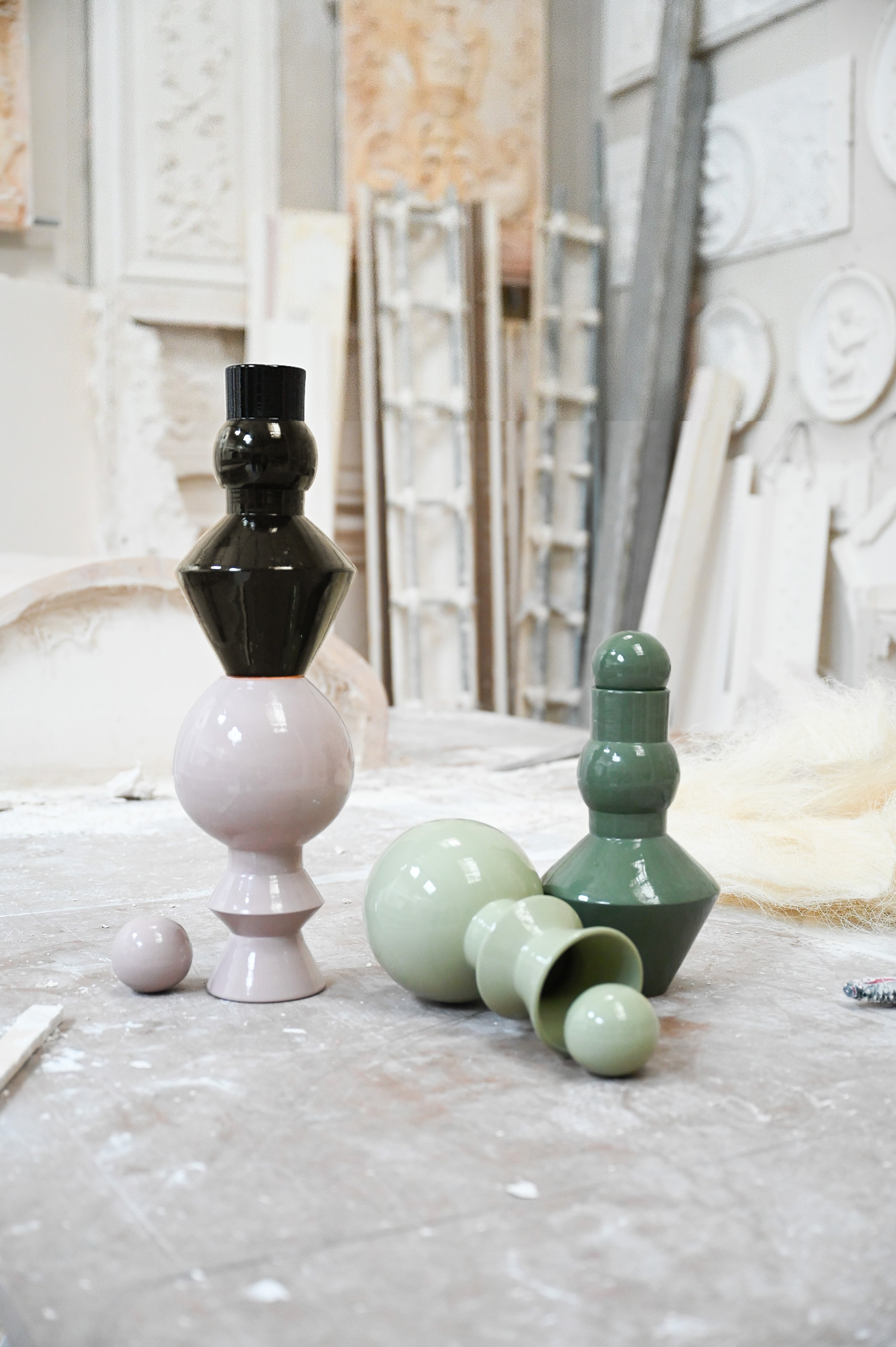 Vase Pino Rose de Parme by Caroline Andréoni. Powdery Parma-pink glazed terracotta hand-turned in Italy, with its removable sphere between vase and sculpture.